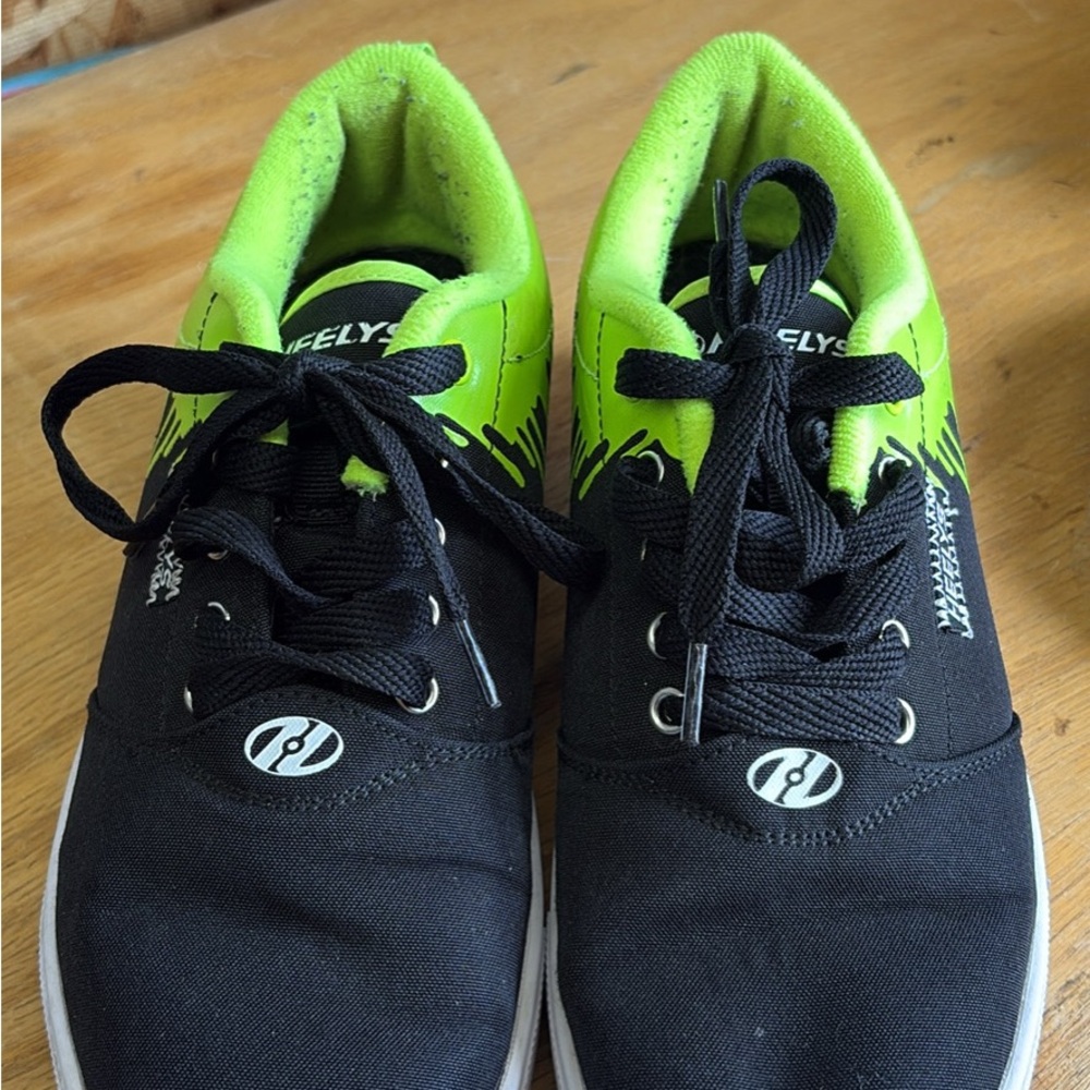 Heelys Black and Green Sneakers